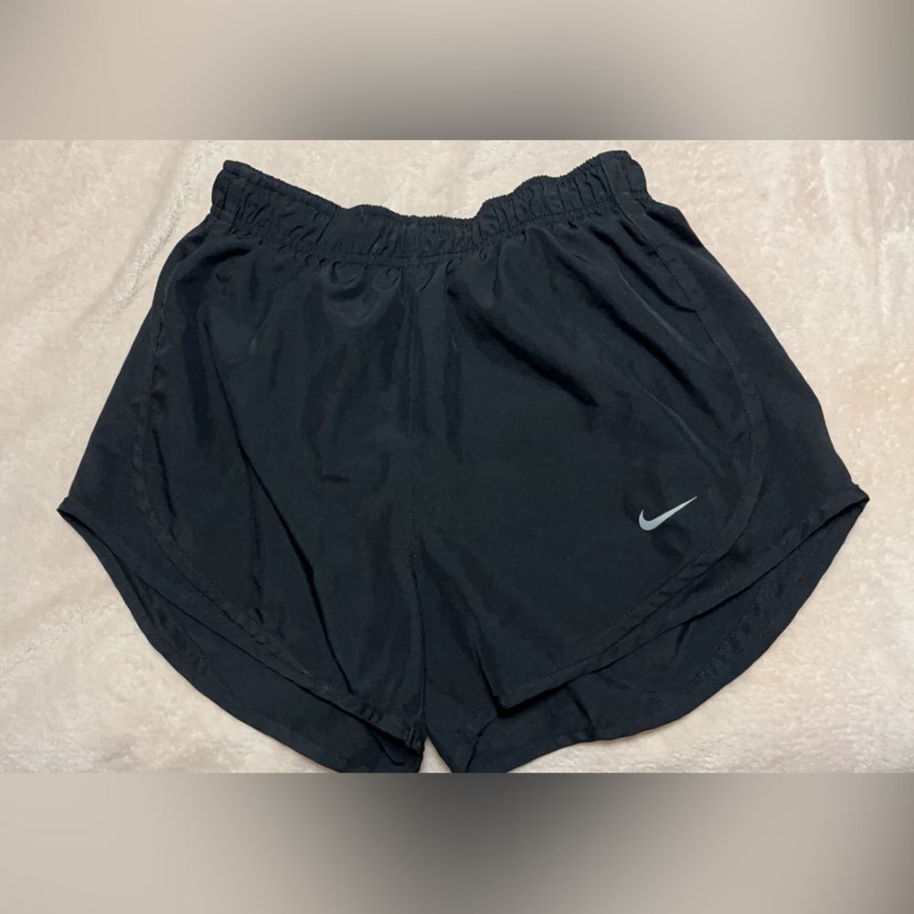Black Nike shorts
